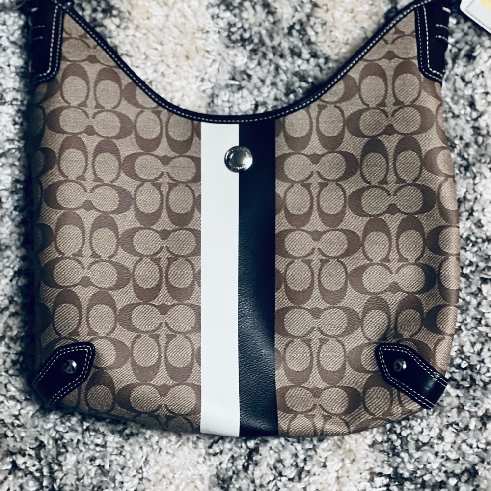 Coach cross bag like new. You will love this bag. Nice for travel, work, school.